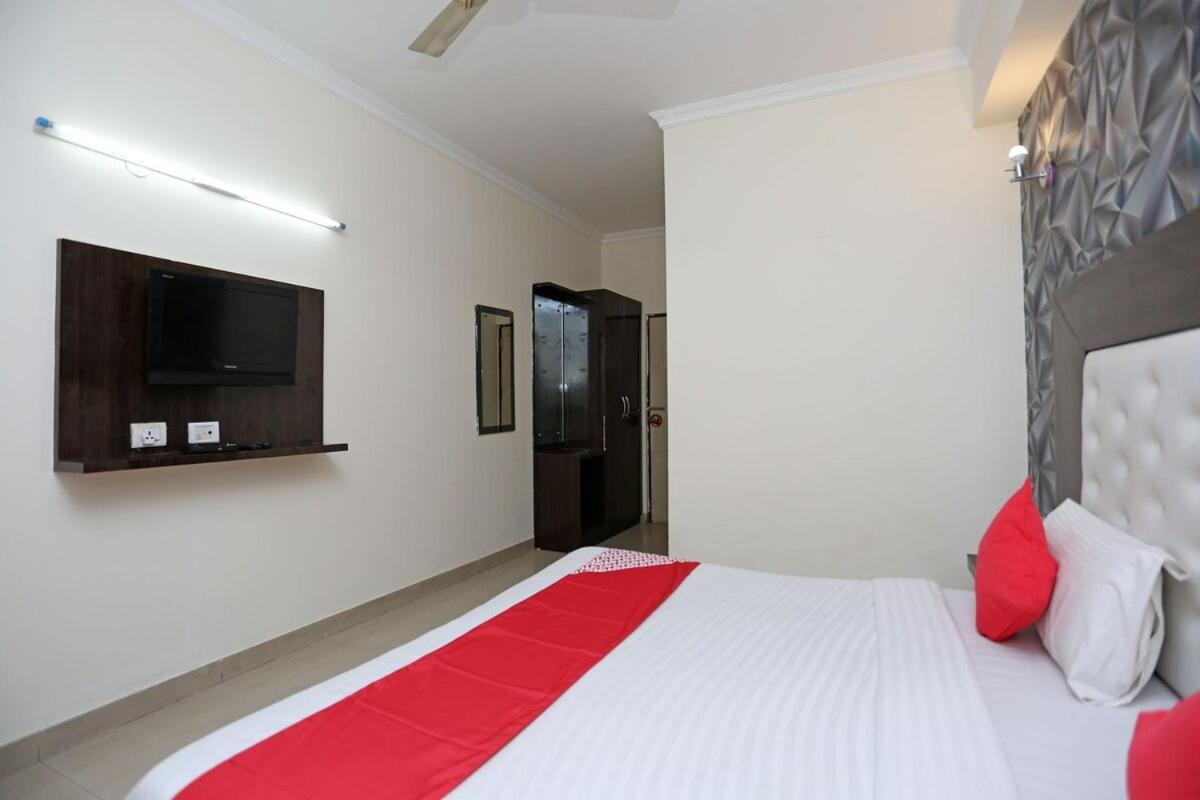 Airport Samara Inn New Delhi Extérieur photo
