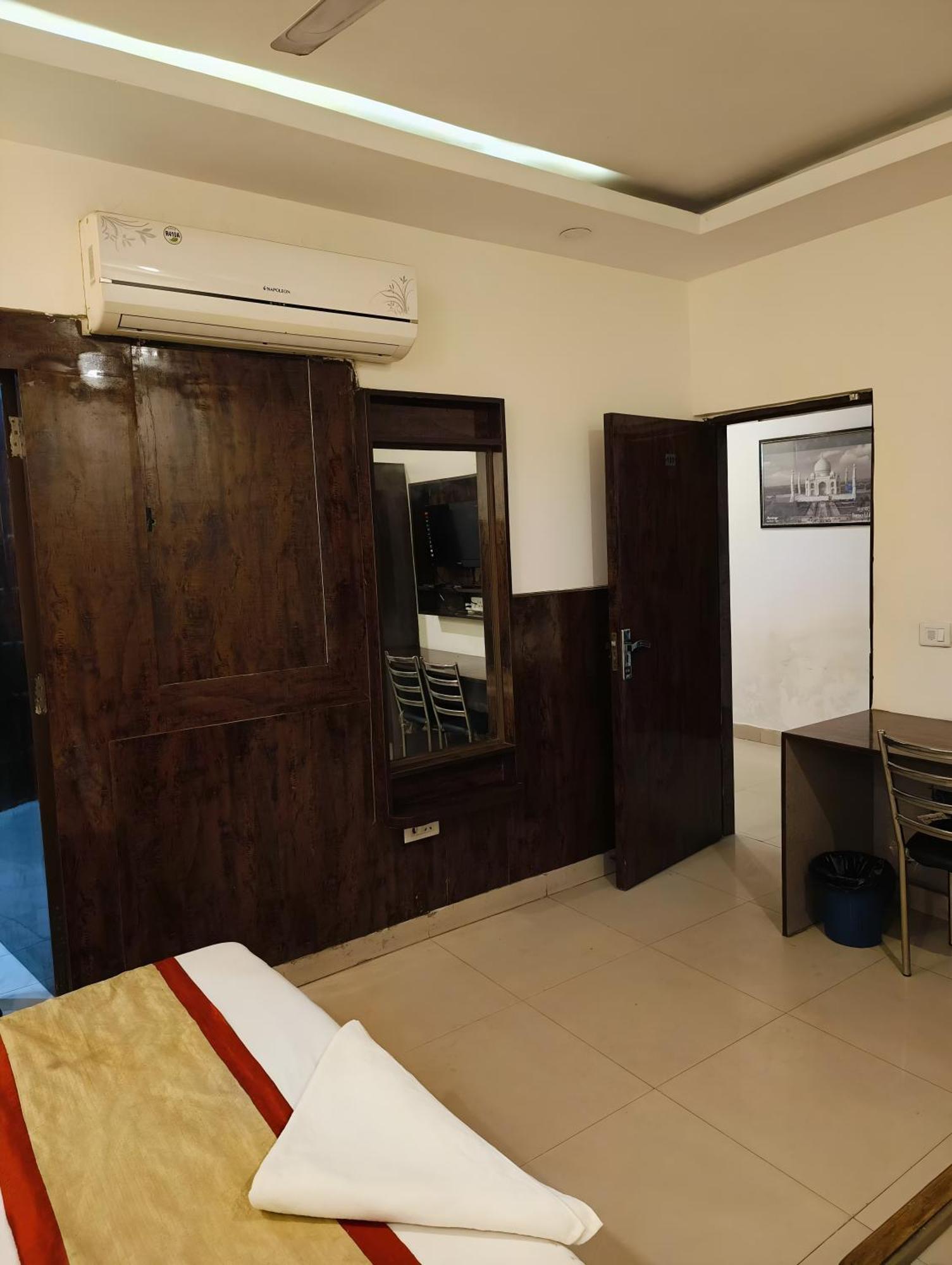 Airport Samara Inn New Delhi Extérieur photo